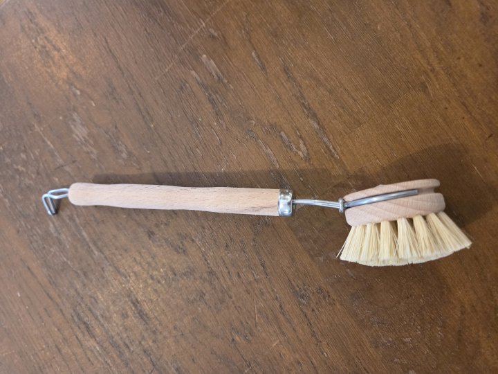 BROSSE AVEC MANCHE A VAISSELLE BOIS ANOTHERWAY